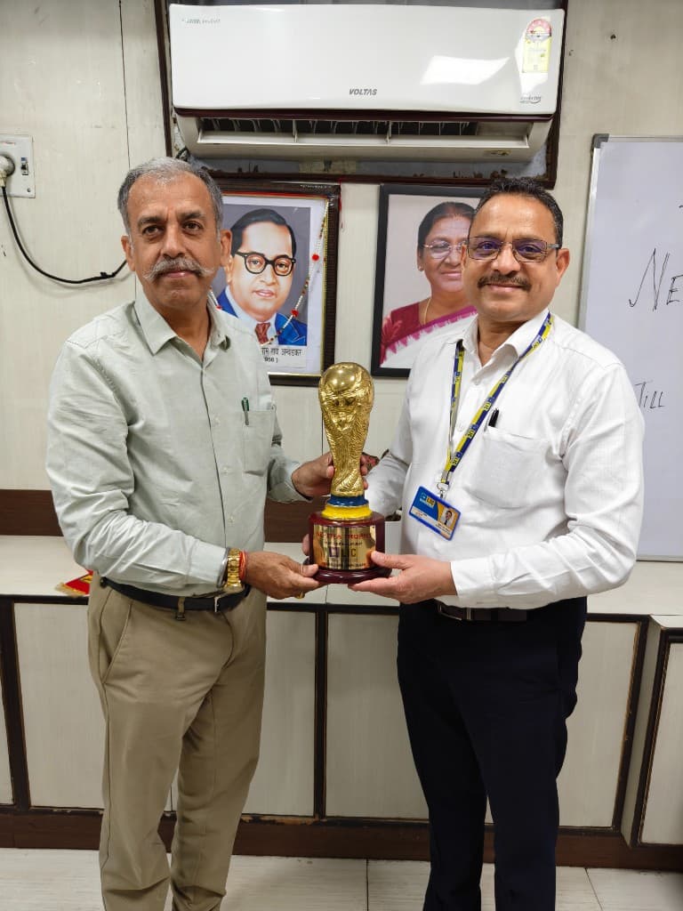 LIC recognition trophy with mentors in office